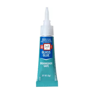LOCTITE® Glass Glue is a crystal-clear adhesive specially formulated to bond glass-to-glass and glass-to-metal surfaces with high strength and precision.