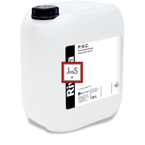 RIVOLTA P.H.C. is a biodegradable cleaning concentrate specifically formulated for the efficient and material-friendly removal of dirt from photovoltaic systems.